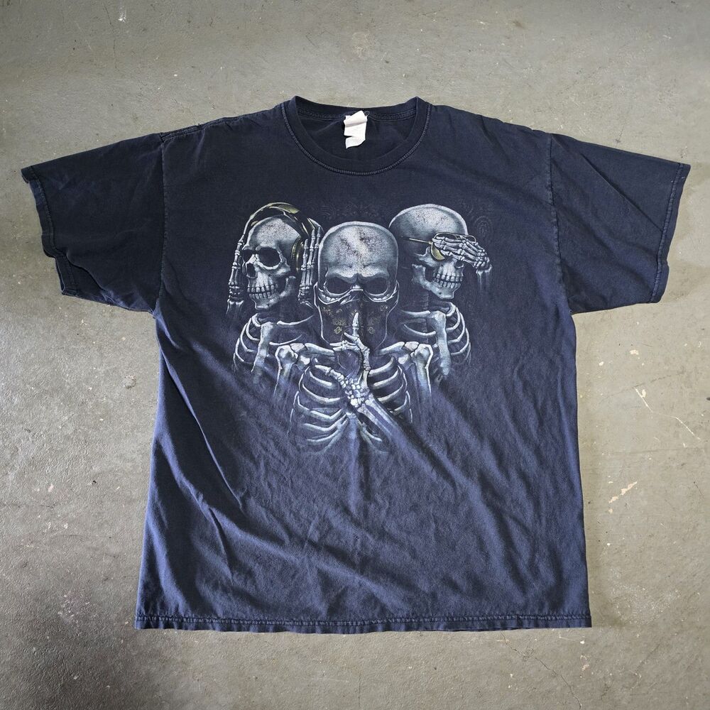 Fruit of the Loom T-Shirt Mens Size L Black Skulls Graphic Hear See Speak